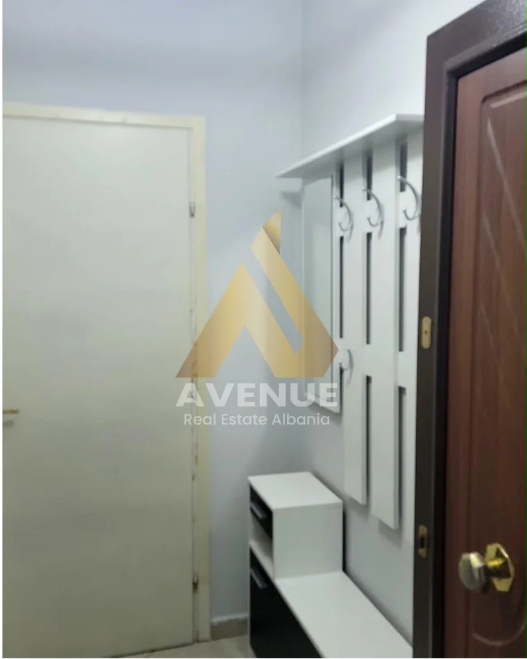 Tirane, jepet me qera apartament 1+1 Kati 4, 70 m² 450 € (Bulevardi Migjeni)