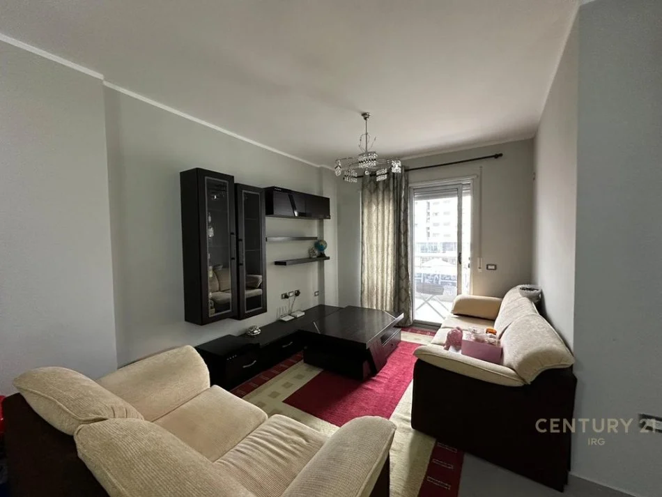 Tirane, jepet me qera apartament 2+1 Kati 2, 90 m² 550 € (Marinaj Hotel)