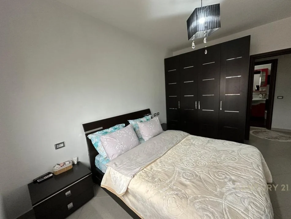 Tirane, jepet me qera apartament 2+1 Kati 2, 90 m² 550 € (Marinaj Hotel)