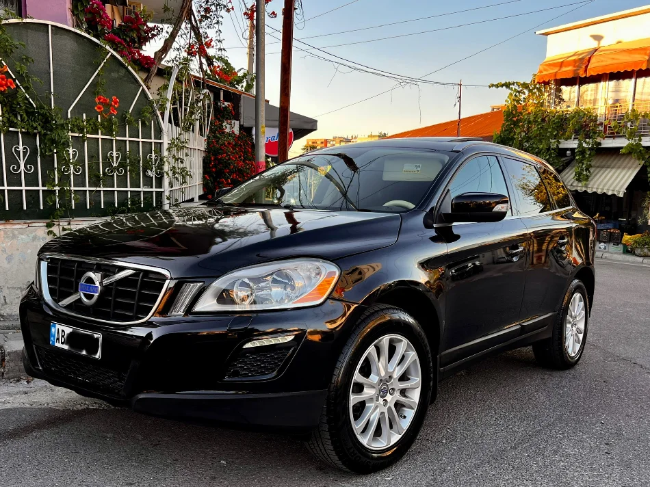 Shqiperi, shes SUV Volvo xc60 3.0B/G Benzin, blu e errët automatik Klima 172.000 km 82.000 €