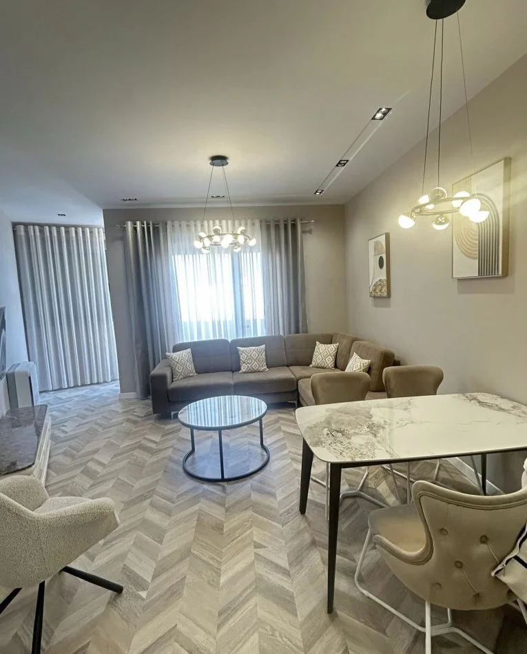 Tirane, jepet me qera apartament 2+1+Ballkon Kati 7, 120 m² 1.200 € (Qender, 9-Kateshet)
