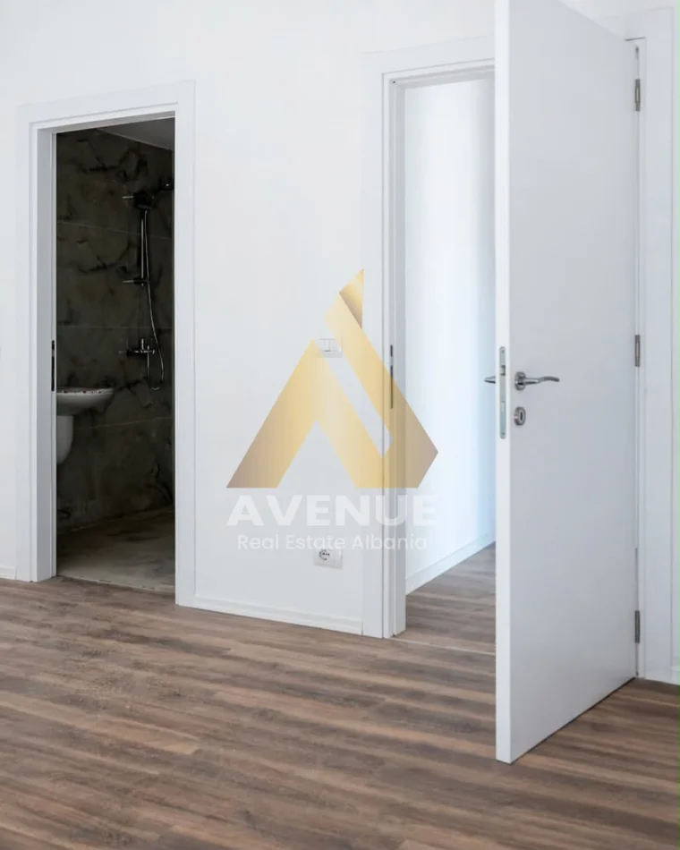 Tirane, jepet me qera apartament 3+1+Ballkon Kati 7, 130 m² 800 € (Rruga Durresit)