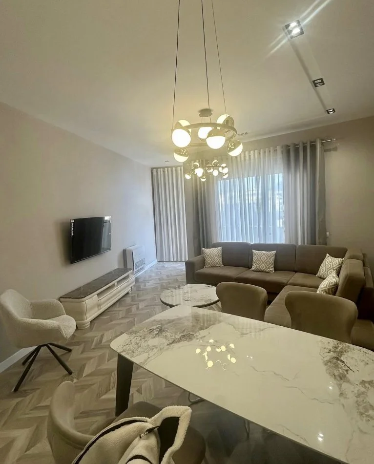 Tirane, jepet me qera apartament 2+1+Ballkon Kati 7, 120 m² 1.200 € (Qender, 9-Kateshet)