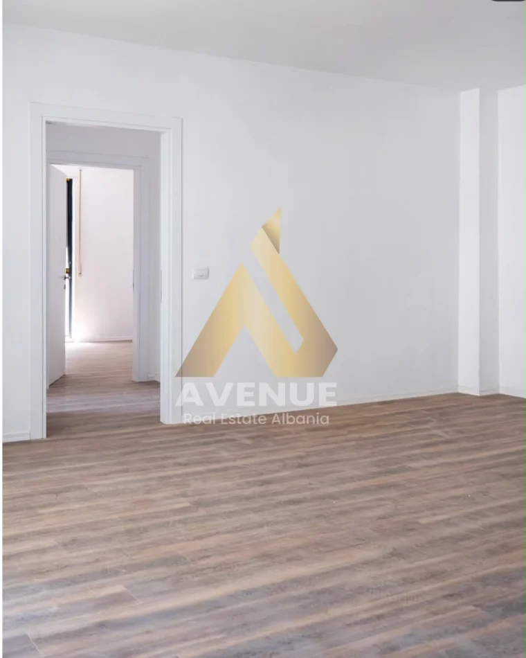 Tirane, jepet me qera apartament 3+1+Ballkon Kati 7, 130 m² 800 € (Rruga Durresit)