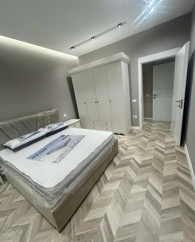 Tirane, jepet me qera apartament 2+1+Ballkon Kati 7, 120 m² 1.200 € (Qender, 9-Kateshet)