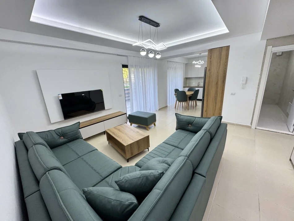 Tirane, jepet me qera apartament 2+1+Aneks+Ballkon Kati 1, 150 m² 1.000 € (Reuga e zallit)