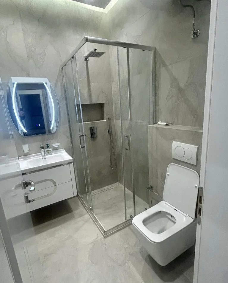 Tirane, jepet me qera apartament 2+1+Ballkon Kati 7, 120 m² 1.200 € (Qender, 9-Kateshet)