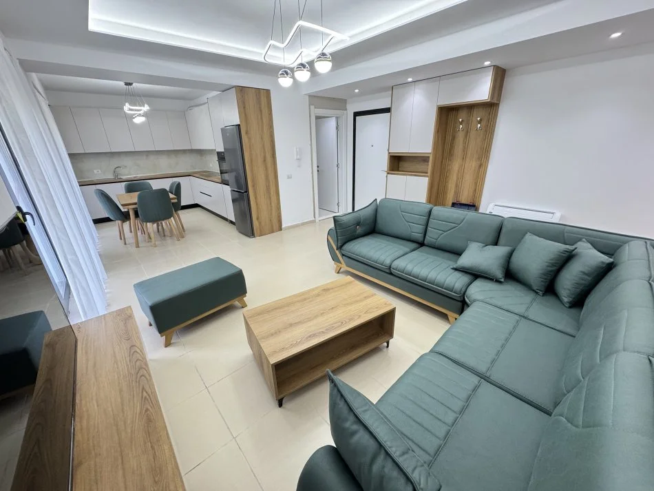 Tirane, jepet me qera apartament 2+1+Aneks+Ballkon Kati 1, 150 m² 1.000 € (Reuga e zallit)