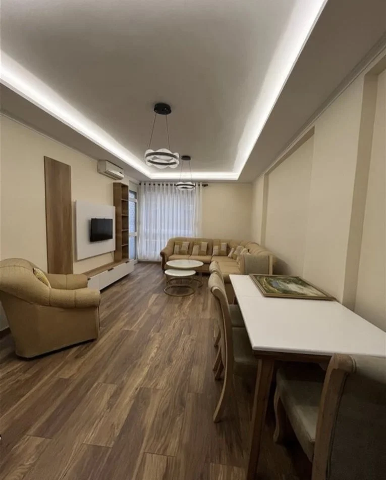 Tirane, jepet me qera apartament 1+1+Aneks Kati 1, 68 m² 570 € (Prane Brrylit, Rruga Vllazen Huta)