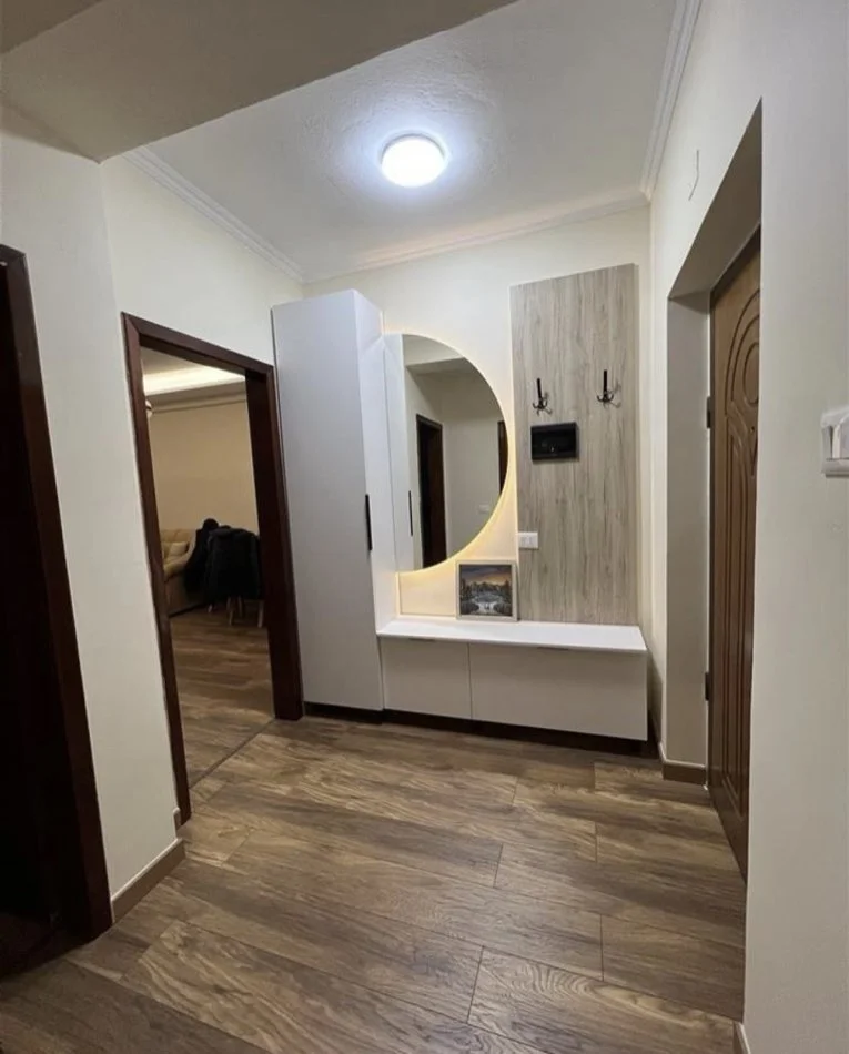 Tirane, jepet me qera apartament 1+1+Aneks Kati 1, 68 m² 570 € (Prane Brrylit, Rruga Vllazen Huta)