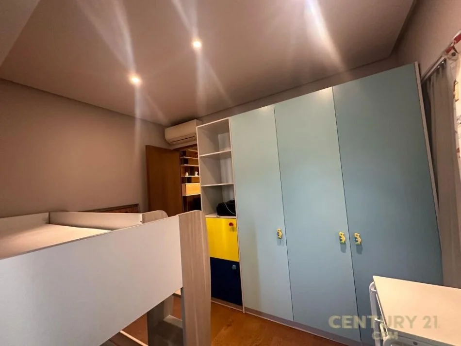 Tirane, jepet me qera apartament 2+1 Kati 3, 124 m² 1.800 € 