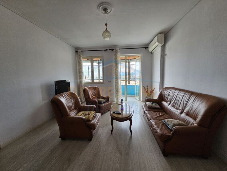 Shqiperi, jepet me qera apartament 2+1+Ballkon Kati 8, 90 m² 500 € (Kompleksi Grand)