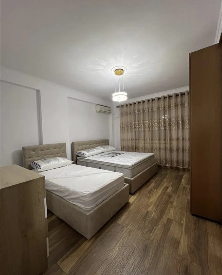 Tirane, jepet me qera apartament 1+1+Aneks Kati 1, 68 m² 570 € (Prane Brrylit, Rruga Vllazen Huta)