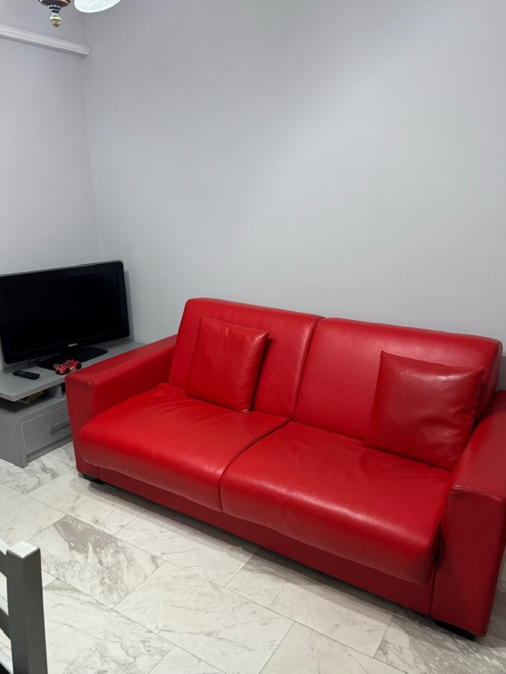 Tirane, jepet me qera apartament 1+1 Kati 2, 60 m² 520 € (Rruga Mihal Popi)
