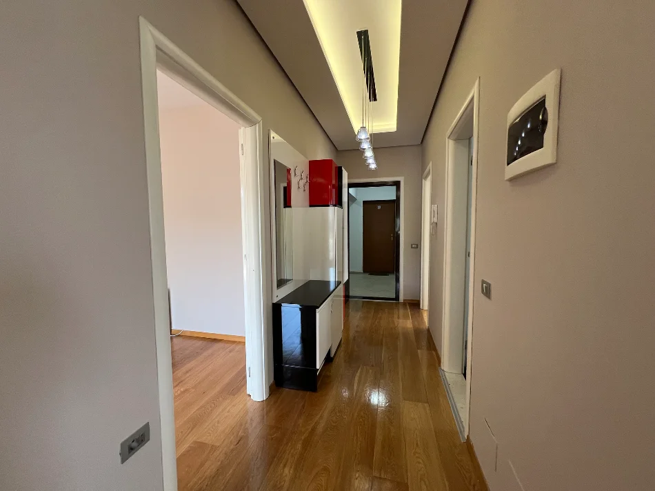 Tirane, shitet apartament 2+1+Ballkon Kati 4, 96 m² 262.000 € 