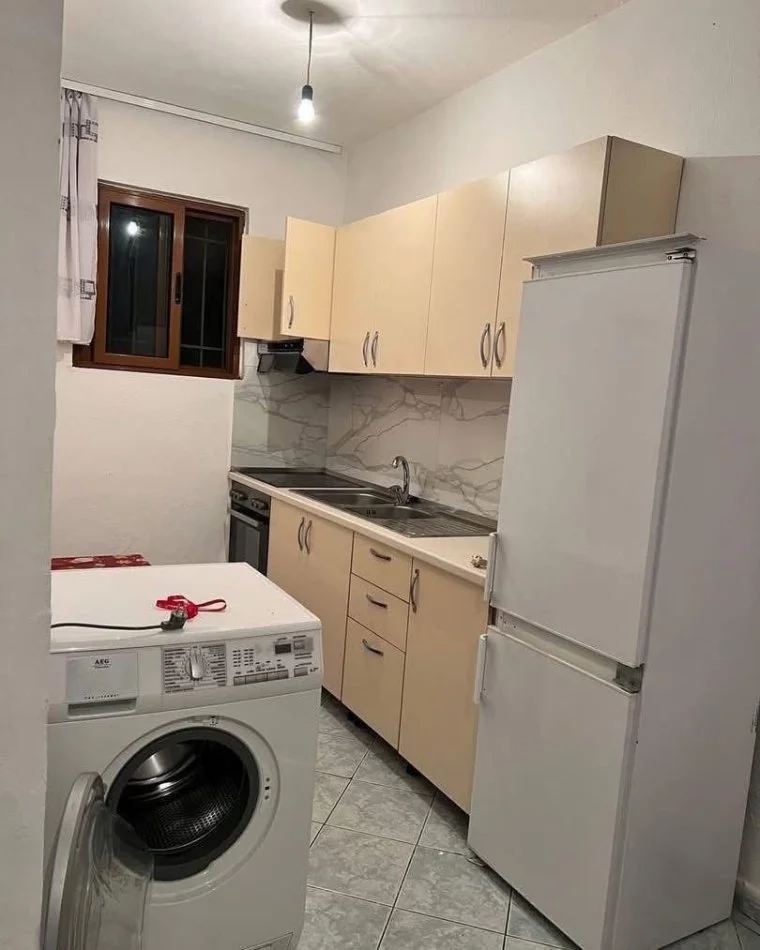 Tirane, jepet me qera apartament 2+1 , 300 € (Shkolla Murat Toptani)
