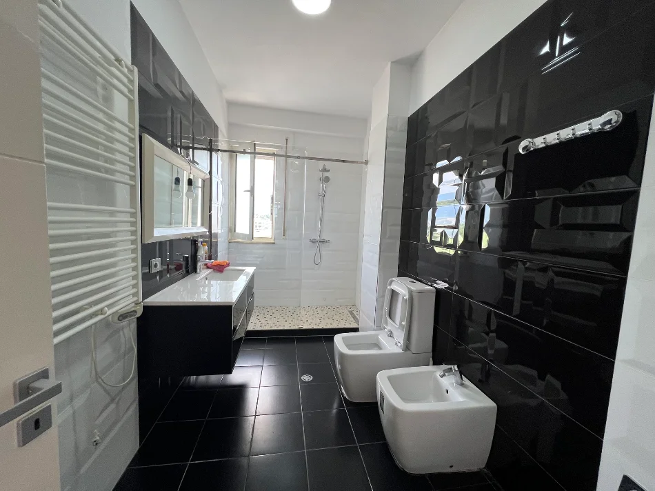 Tirane, shitet apartament 2+1+Ballkon Kati 4, 96 m² 262.000 € 