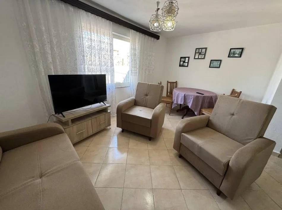 Tirane, jepet me qera apartament 1+1 Kati 1, 68 m² 350 € (Prane Universitetit Marin Barleti, Selite)