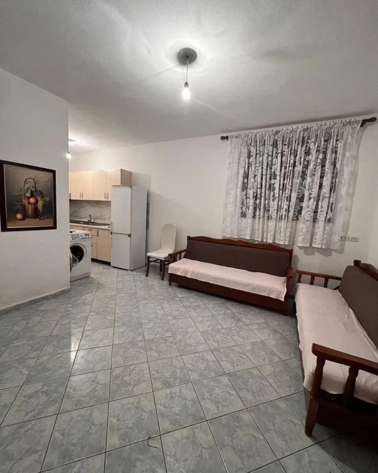 Tirane, jepet me qera apartament 2+1 , 300 € (Shkolla Murat Toptani)