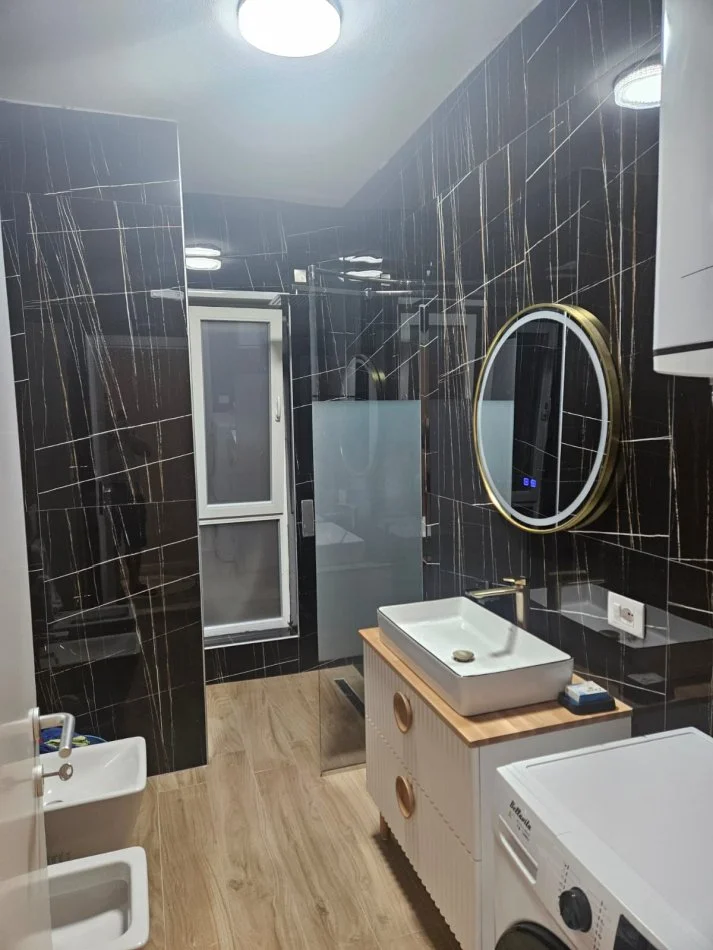 Tirane, jap me qera apartament 2+1+Ballkon , 91 m² 700 € (rruga dritan hoxha sheshi ish shqiponja dogana)