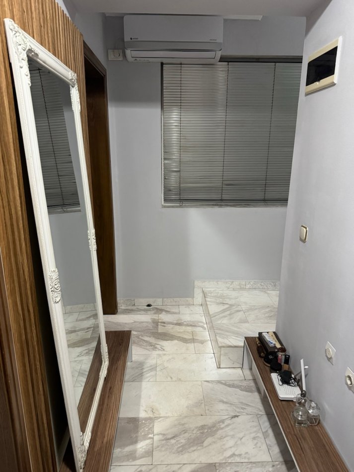 Tirane, jepet me qera apartament 1+1 Kati 2, 60 m² 520 € (Rruga Mihal Popi)