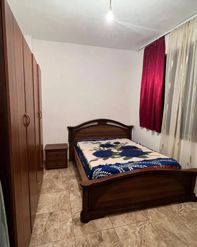 Tirane, jepet me qera apartament 2+1 , 300 € (Shkolla Murat Toptani)