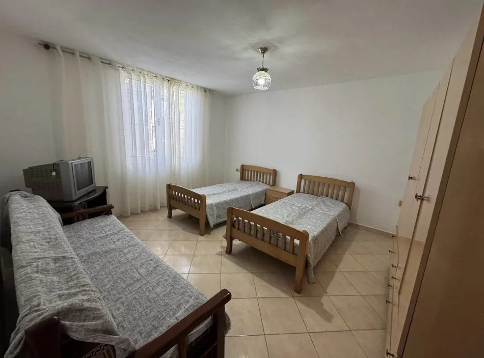 Tirane, jepet me qera apartament 1+1 Kati 1, 68 m² 350 € (Prane Universitetit Marin Barleti, Selite)