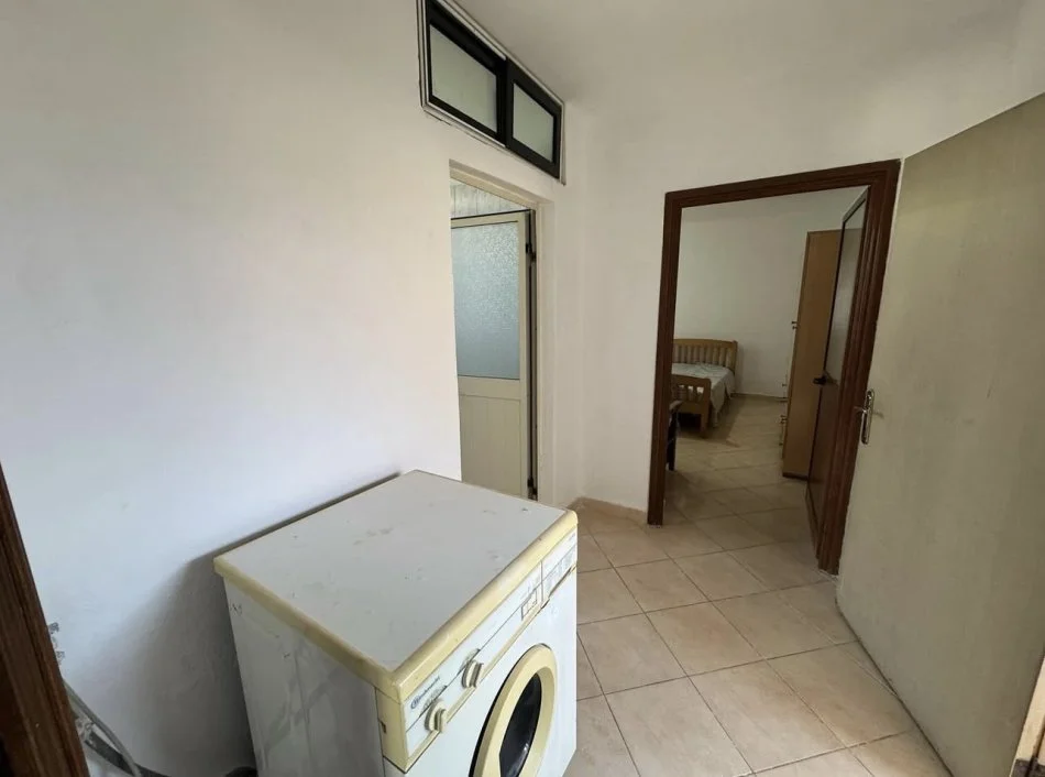 Tirane, jepet me qera apartament 1+1 Kati 1, 68 m² 350 € (Prane Universitetit Marin Barleti, Selite)