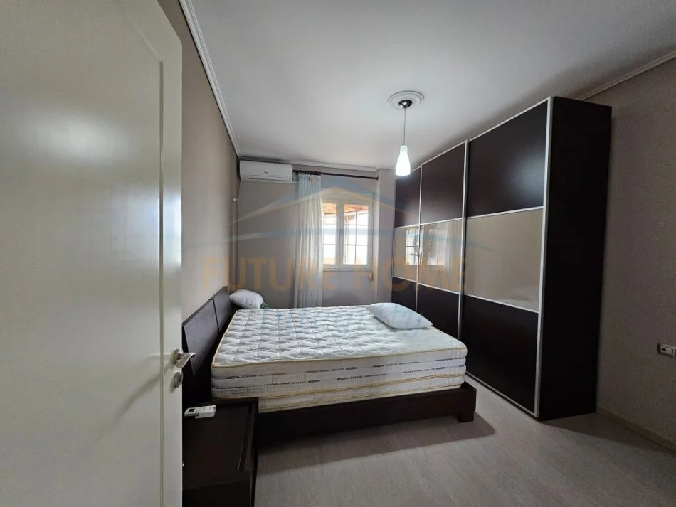 Tirane, jepet me qera apartament 2+1+Ballkon Kati 8, 110 m² 600 € (Kompleksi Grand)