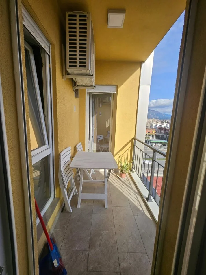 Tirane, jap me qera apartament 2+1+Ballkon , 91 m² 700 € (rruga dritan hoxha sheshi ish shqiponja dogana)