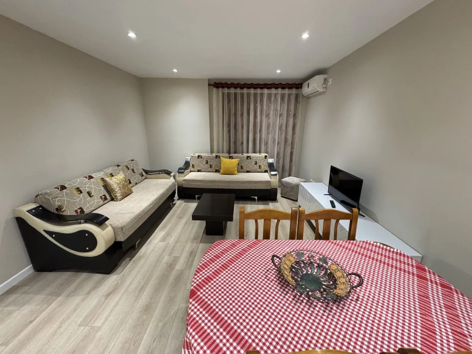 Tirane, jepet me qera apartament 1+1+Ballkon Kati 6, 70 m² 500 € (Don bosko)