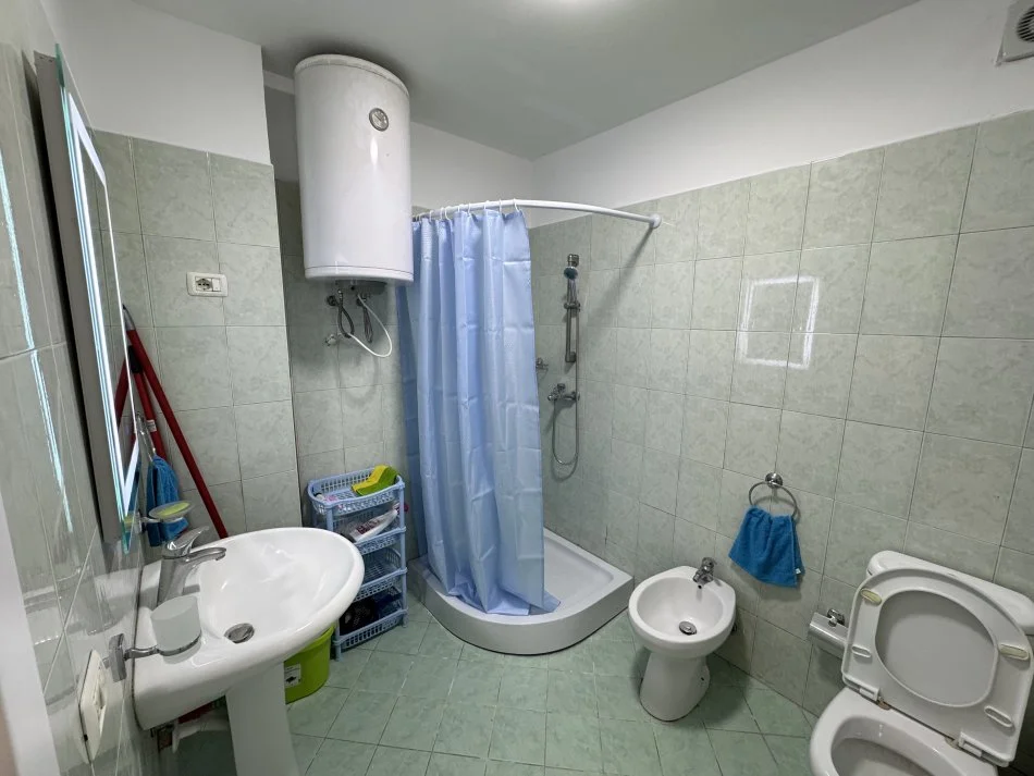 Tirane, jepet me qera apartament 1+1+Ballkon Kati 6, 70 m² 500 € (Don bosko)