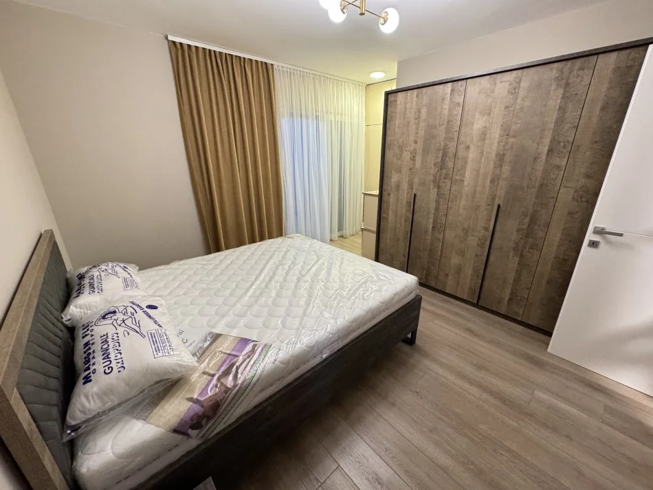 Tirane, jepet me qera apartament 1+1+Ballkon Kati 6, 70 m² 500 € (Don bosko)