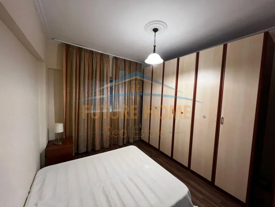 Tirane, jap me qera apartament 2+1+Ballkon Kati 7, 85 m² 650 € (Komuna e Parisit)