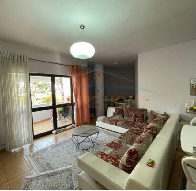 Tirane, shitet apartament 2+1 Kati 2, 103 m² 137.000 Euro (Bulevardi Barjam Curri, pran Delijorgjit)
