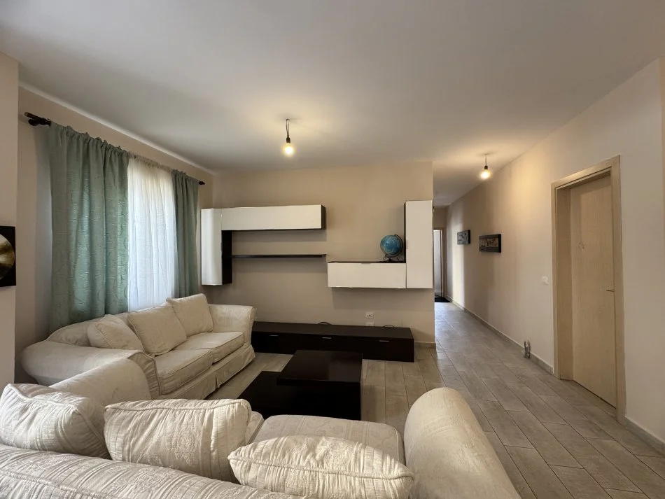Tirane, jepet me qera 2+1+Ballkon Kati 3, 93 m² 550 € (Shyqyri Brari)
