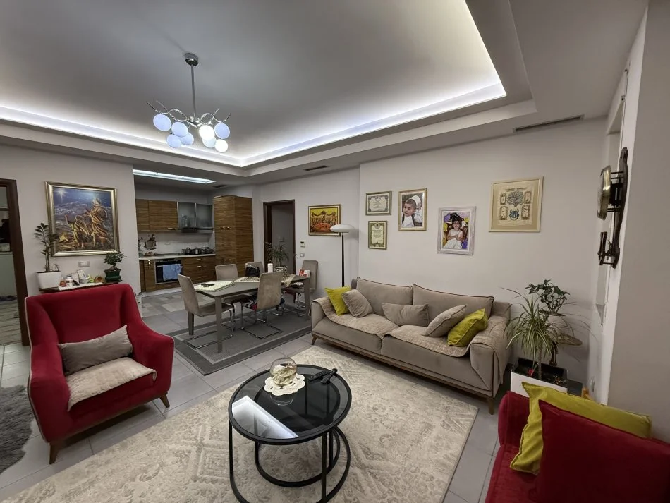 Tirane, shitet apartament 3+1+2+🅿️, 134 m² 179.000 € (Fresk)