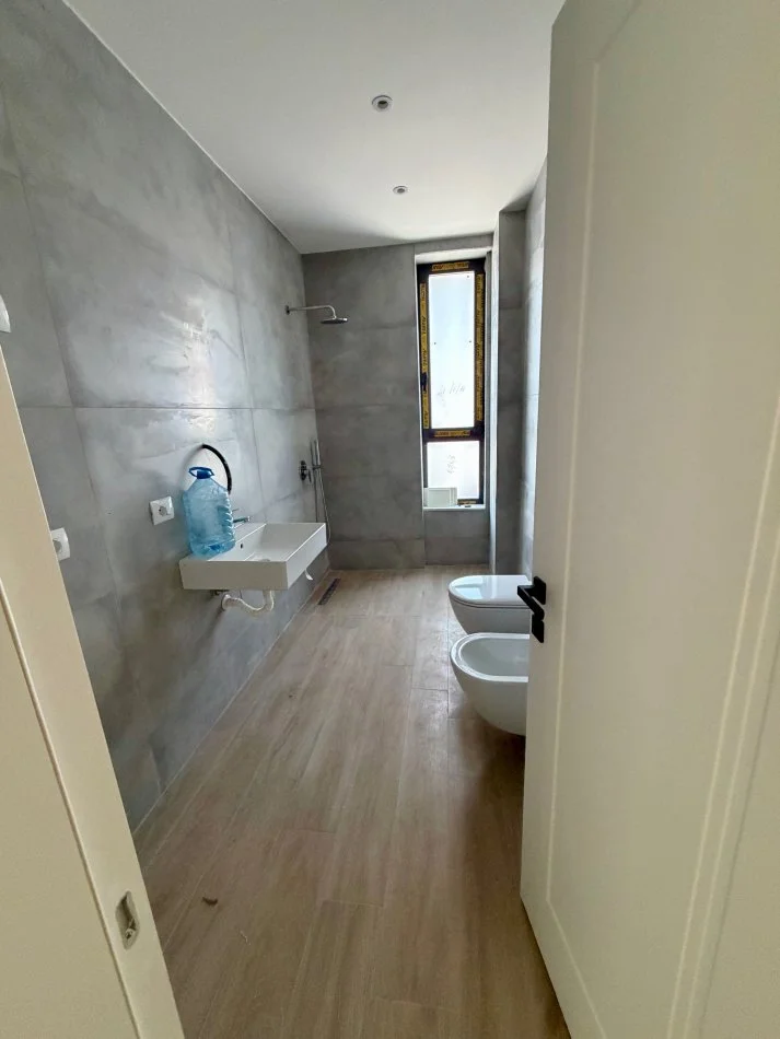 Tirane, shitet apartament 3+1+Aneks+Ballkon Kati 8, 132 m² 264.000 € (Jordan Misja)