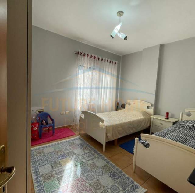 Tirane, shitet apartament 2+1 Kati 2, 103 m² 137.000 Euro (Bulevardi Barjam Curri, pran Delijorgjit)