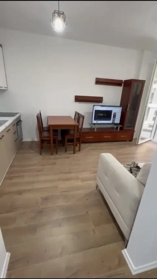 Tirane, jepet me qera apartament 1+1+Ballkon Kati 2, 53 m² 350 € (Univers City I sapomobiluar)