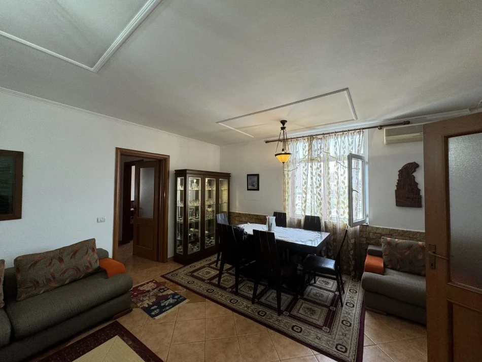 Tirane, jepet me qera apartament Kati 9, 107 m² 500 € 