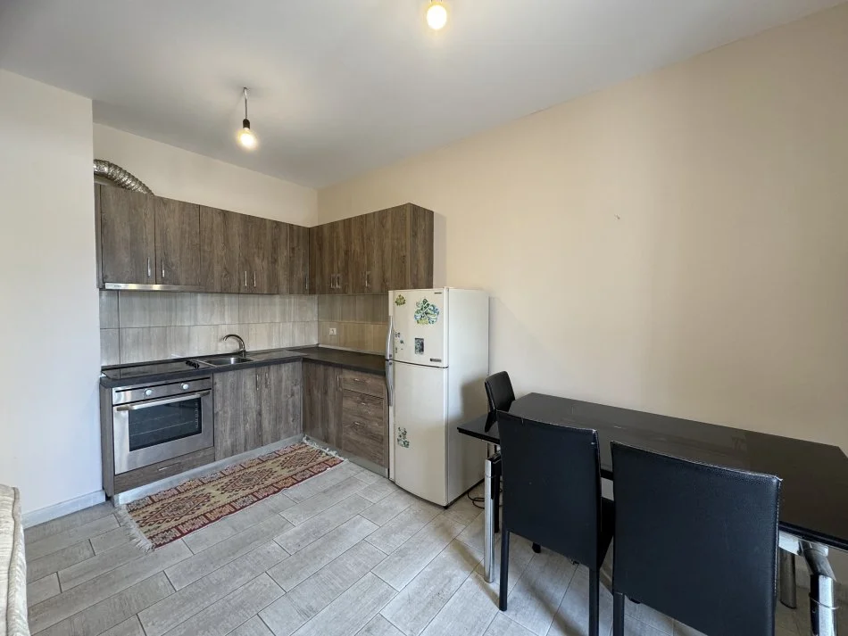 Tirane, jepet me qera 2+1+Ballkon Kati 3, 93 m² 550 € (Shyqyri Brari)