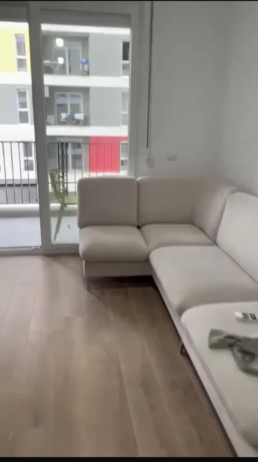 Tirane, jepet me qera apartament 1+1+Ballkon Kati 2, 53 m² 350 € (Univers City I sapomobiluar)