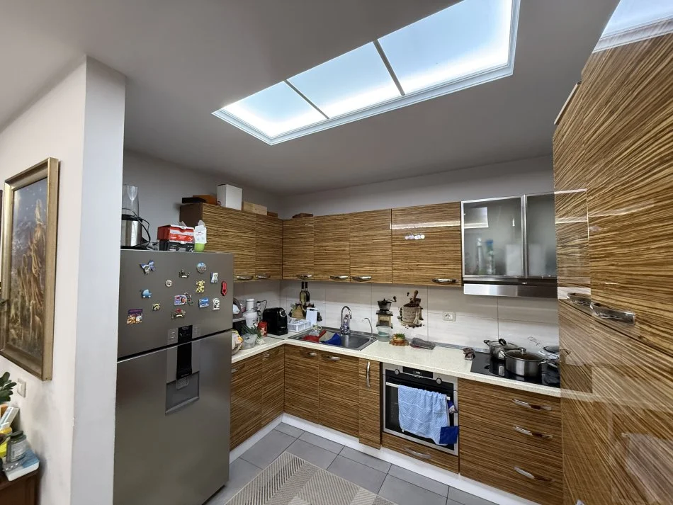 Tirane, shitet apartament 3+1+2+🅿️, 134 m² 179.000 € (Fresk)