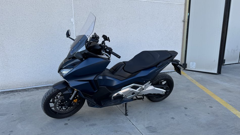 Tirane, shes Scooter Honda Forza 750 , blu 3.700 km 11.500 €