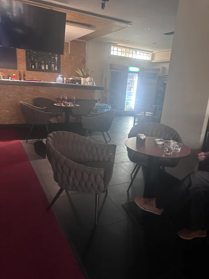 Tirane, jepet me qera ambjent biznesi Kati 1, 200 m² (Rruga Petrit Radovicka)