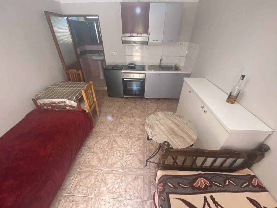Tirane, jepet me qera garsonier Kati 1, 27 m² 190 € (Rruga Reli)