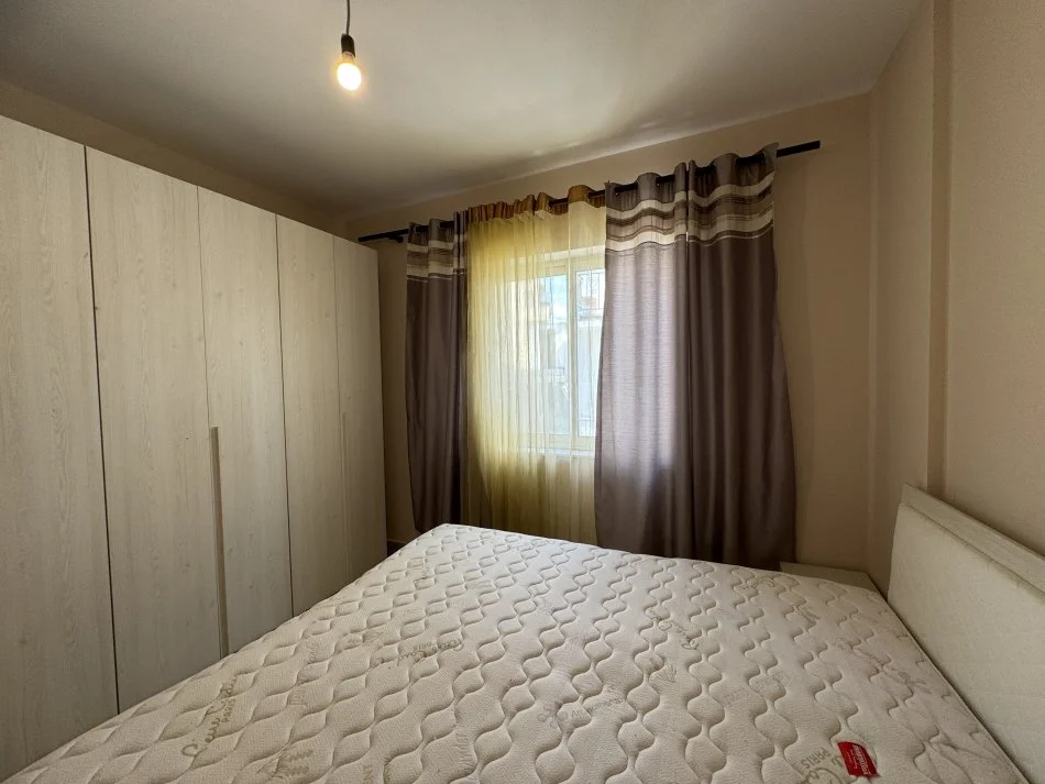 Tirane, jepet me qera 2+1+Ballkon Kati 3, 93 m² 550 € (Shyqyri Brari)
