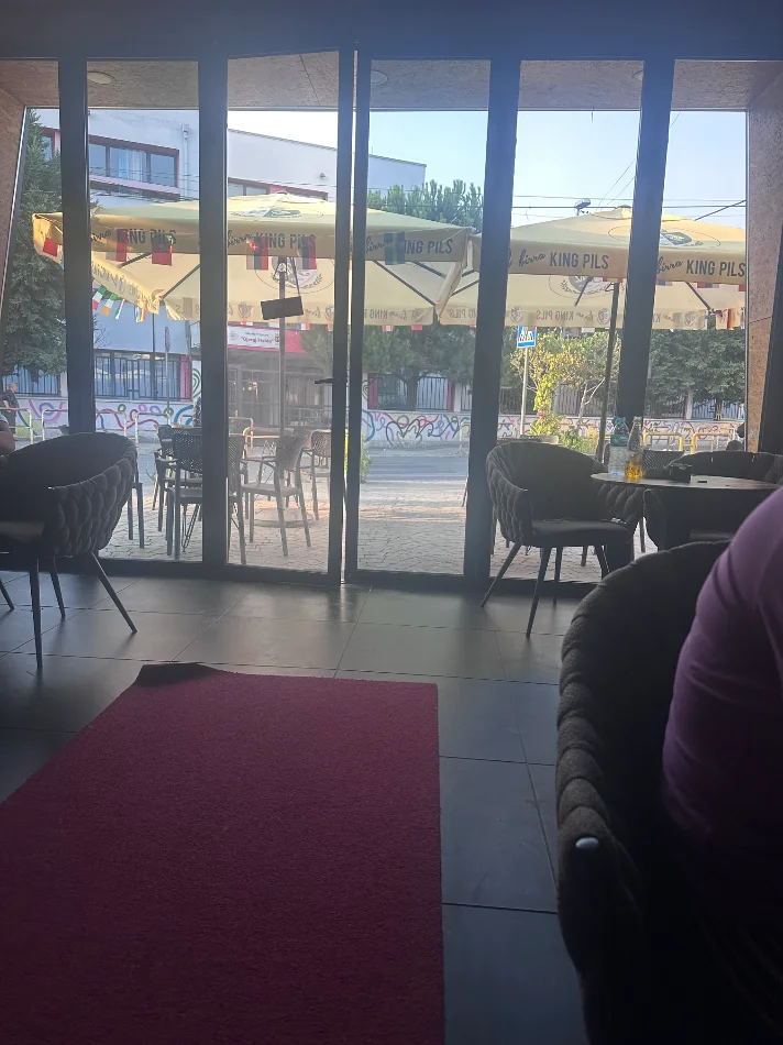 Tirane, jepet me qera ambjent biznesi Kati 1, 200 m² (Rruga Petrit Radovicka)
