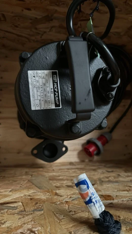 Tirane, ofroj Pompë 3-fazore profesionale 420€